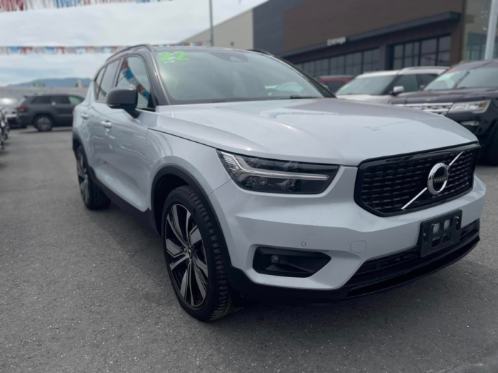 VOLVO 2022 XC40 T5! ¡Seguridad y lujo en un solo vehículo!