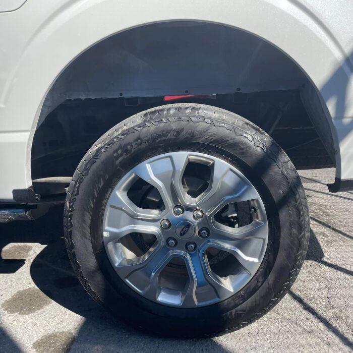 FORD LOBO PLATINUM 2023 Imagen de la galería