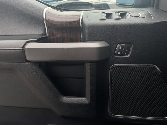 FORD LOBO PLATINUM 2017 Imagen de la galería