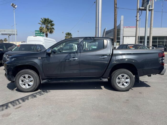 MITSUBISHI L200 GLX DOB CAB 4X2 2023 Imagen de la galería