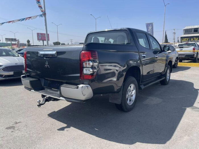 MITSUBISHI L200 GLX DOB CAB 4X2 2023 Imagen de la galería