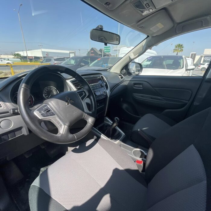MITSUBISHI L200 GLX DOB CAB 4X2 2023 Imagen de la galería