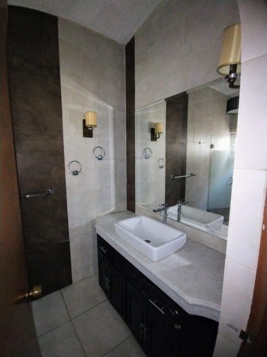 Casa en VENTA en Col. Jardines del Lago. Imagen de la galería