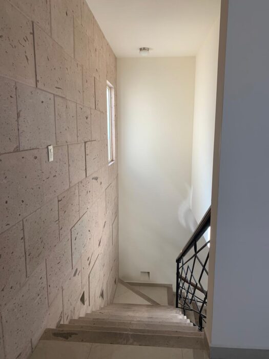 Casa de dos plantas ubicada en RESIDENCIAL PRIVADO. Imagen de la galería
