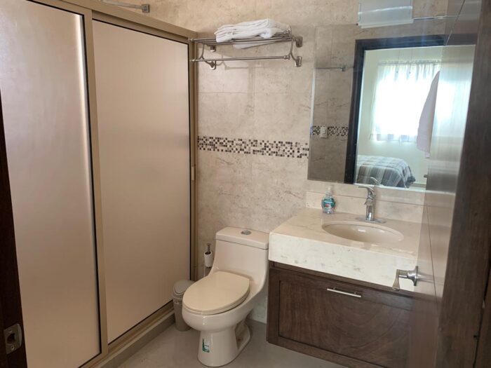 Casa de dos plantas ubicada en RESIDENCIAL PRIVADO. Imagen de la galería