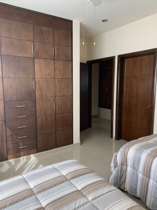 Casa de dos plantas ubicada en RESIDENCIAL PRIVADO. Imagen de la galería