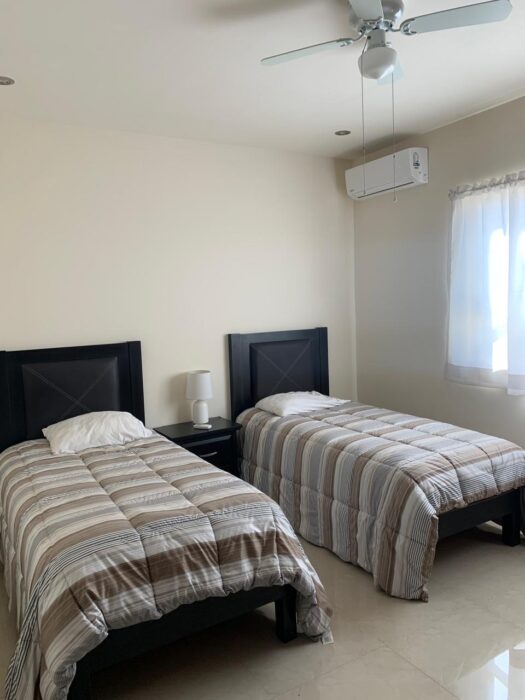Casa de dos plantas ubicada en RESIDENCIAL PRIVADO. Imagen de la galería
