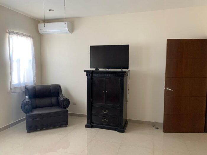 Casa de dos plantas ubicada en RESIDENCIAL PRIVADO. Imagen de la galería