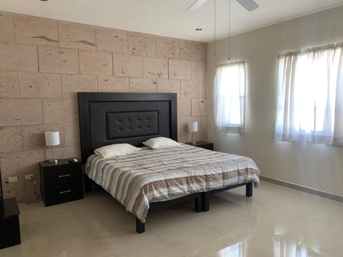 Casa de dos plantas ubicada en RESIDENCIAL PRIVADO. Imagen de la galería