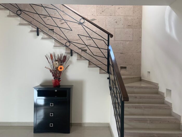 Casa de dos plantas ubicada en RESIDENCIAL PRIVADO. Imagen de la galería
