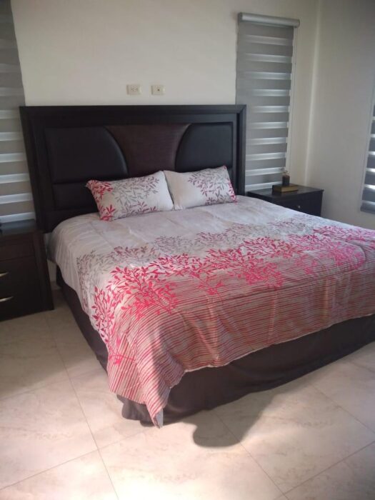 ¡Renta Casa Amueblada en Los Reales! Imagen de la galería