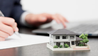 🏢 Invertir en bienes raíces: una opción sólida para hacer crecer tu dinero