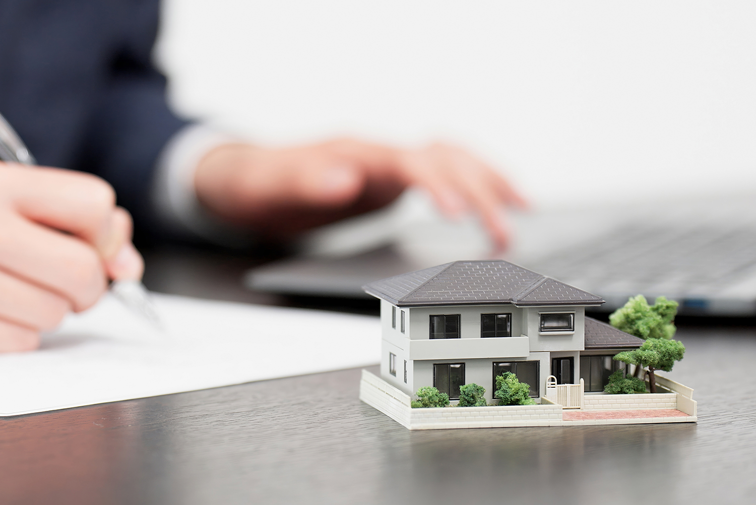 🏢 Invertir en bienes raíces: una opción sólida para hacer crecer tu dinero